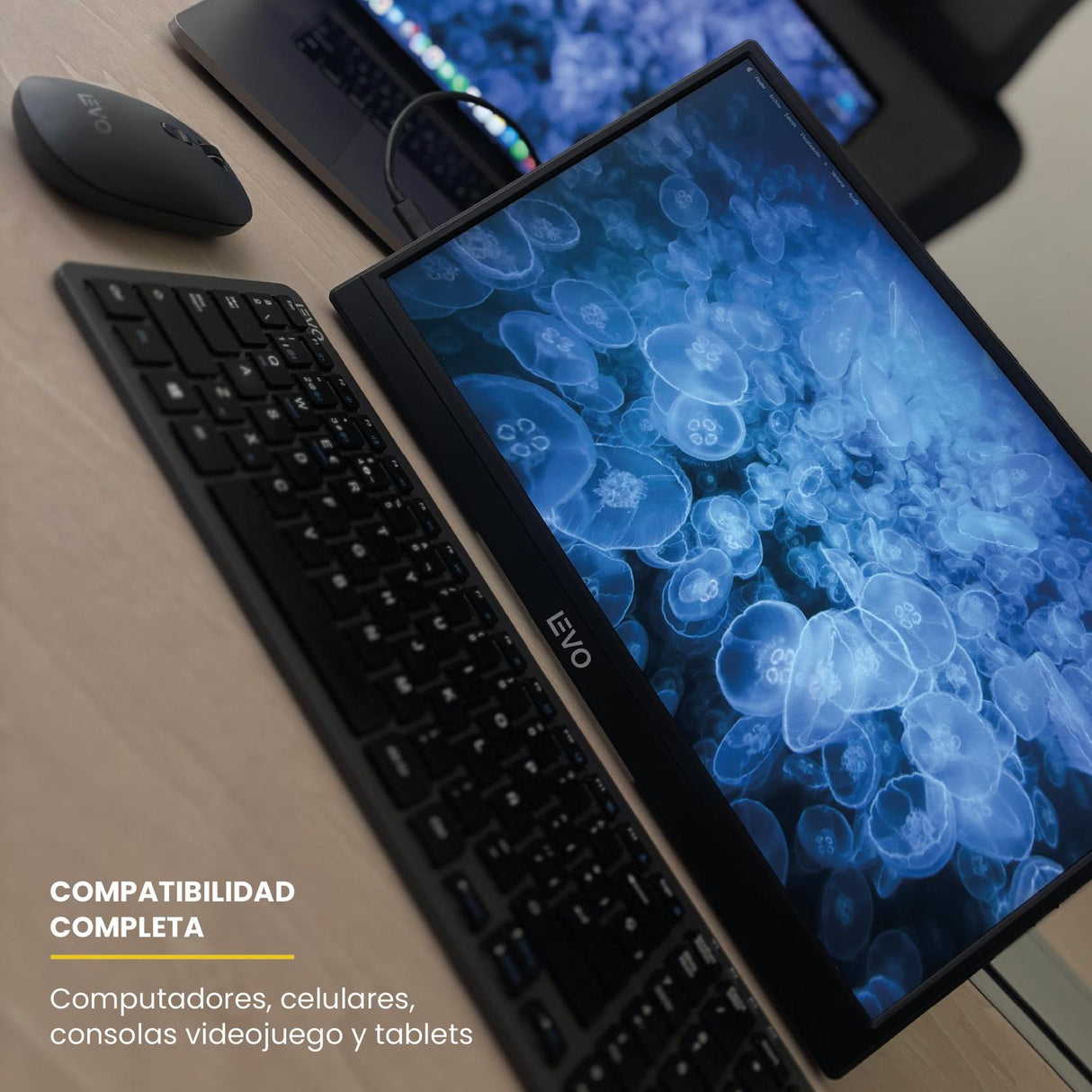 LEVO Monitor Portátil NexView 15.6 Full HD — lifestyle gaming con pantalla extendida
