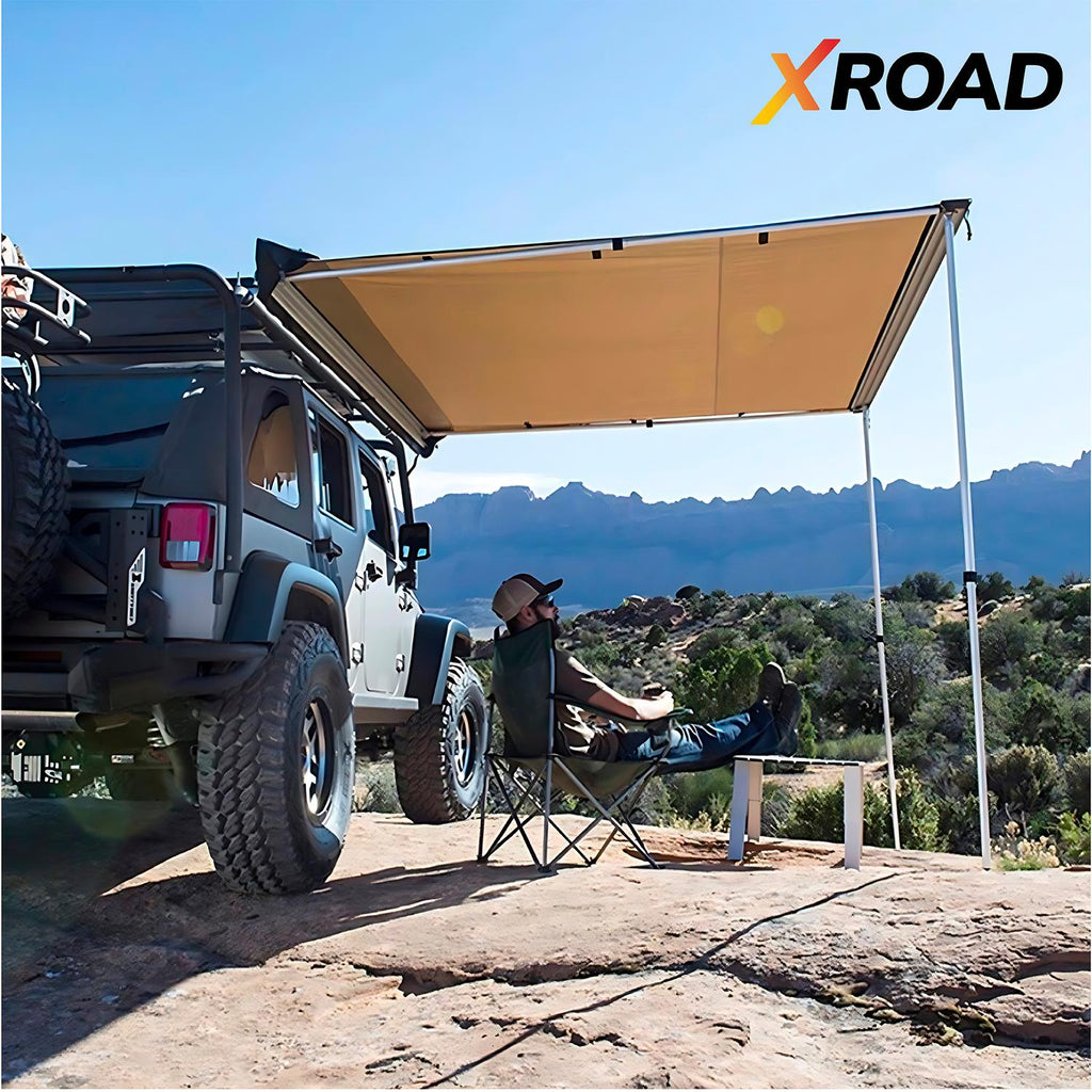 XRoad Toldo Camping — familia en el exterior bajo el toldo desplegado desde SUV