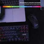 LEVO NovaBlade — infografía: Red Switch, RGB por zona, tenkeyless, layout español
