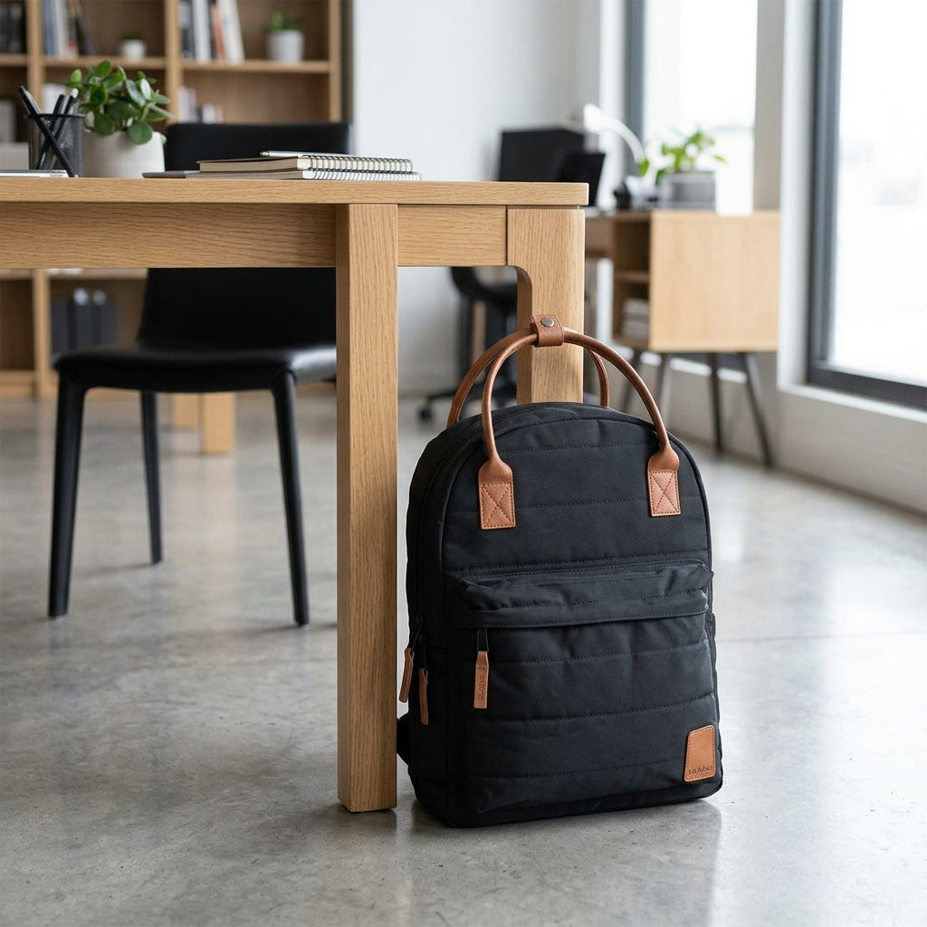 Mochila Montreal Fancy Black Regular Bubba Bags — en uso