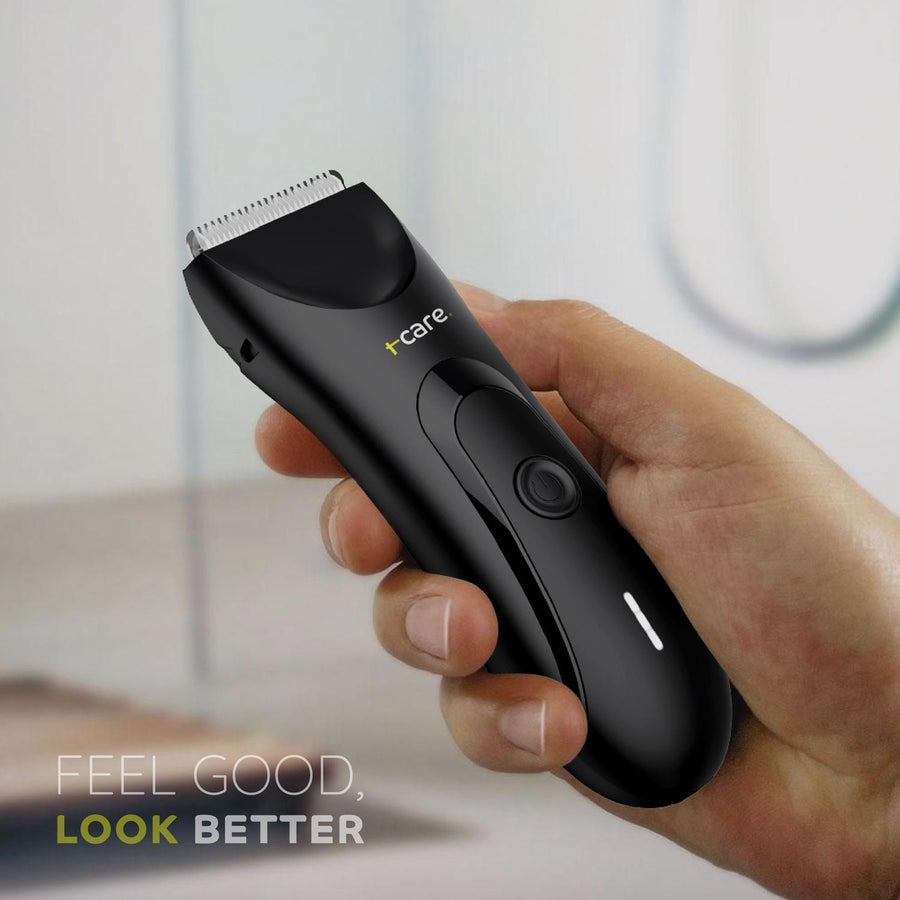 Rasuradora corporal NeoBlade 3.1 T-Care en la mano