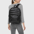 Mochila Clásica Onix Regular Rpet en uso