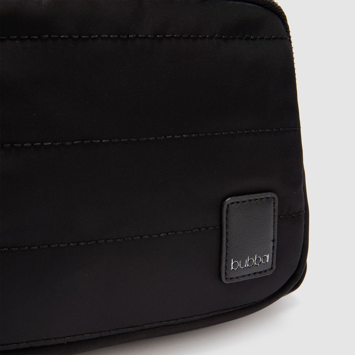 Mochila Victoria Black detalle del logo