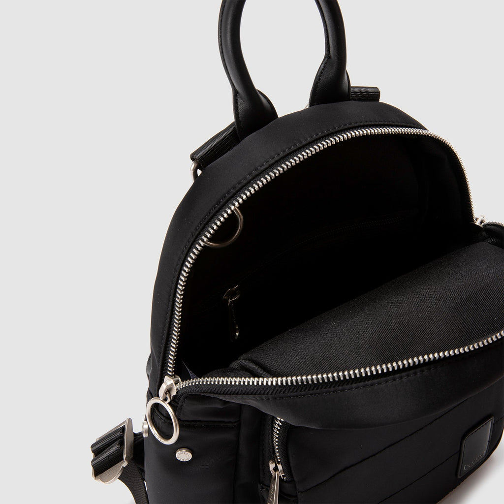 Mochila Victoria Black detalle del bolsillo lateral