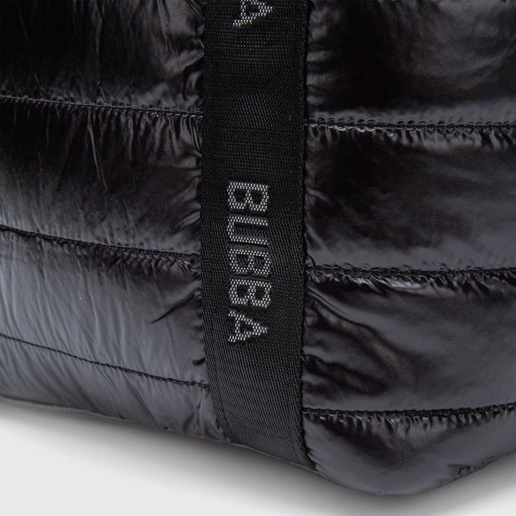 Cartera Tote Originals Classic Onyx detalle del logo