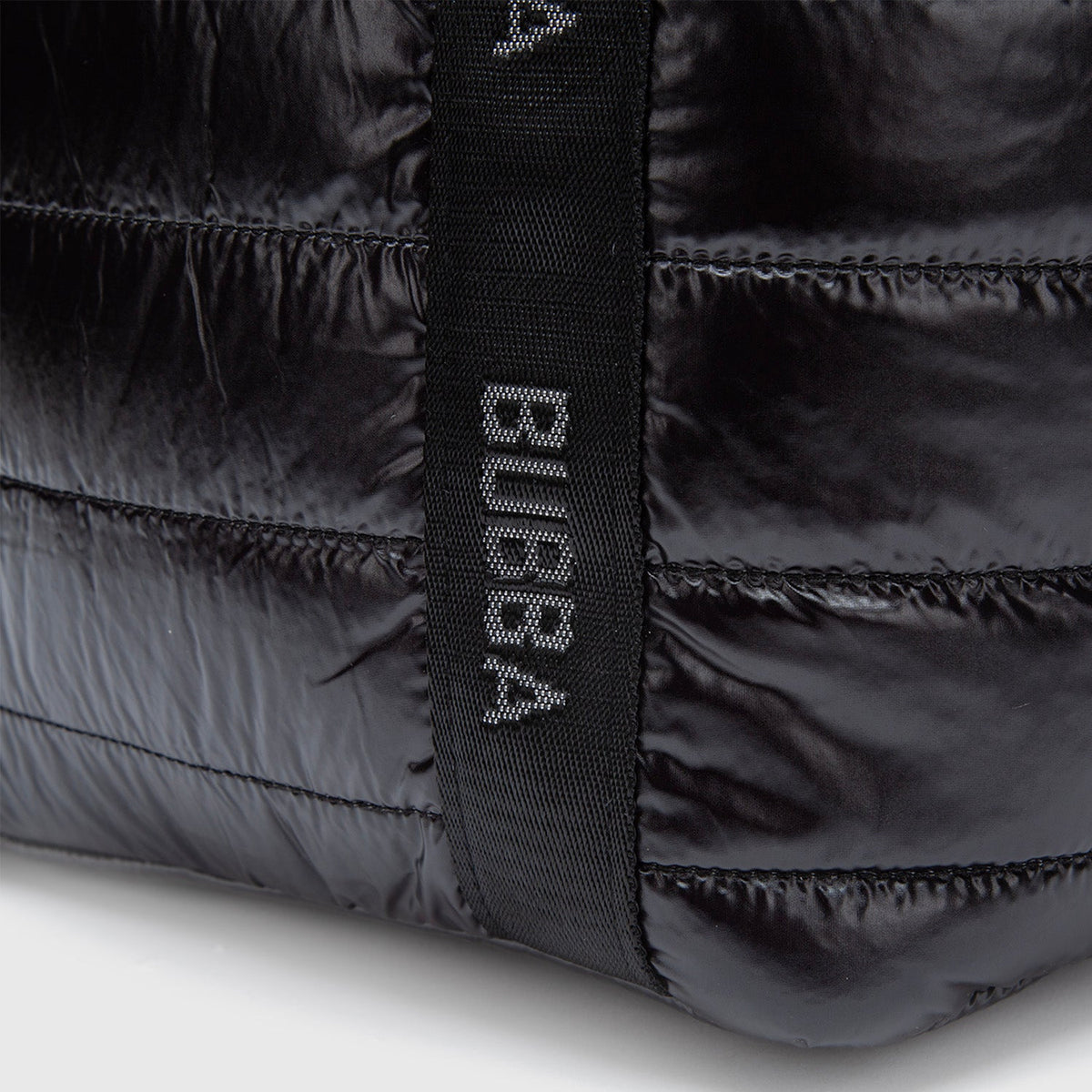 Cartera Tote Originals Classic Onyx detalle del logo