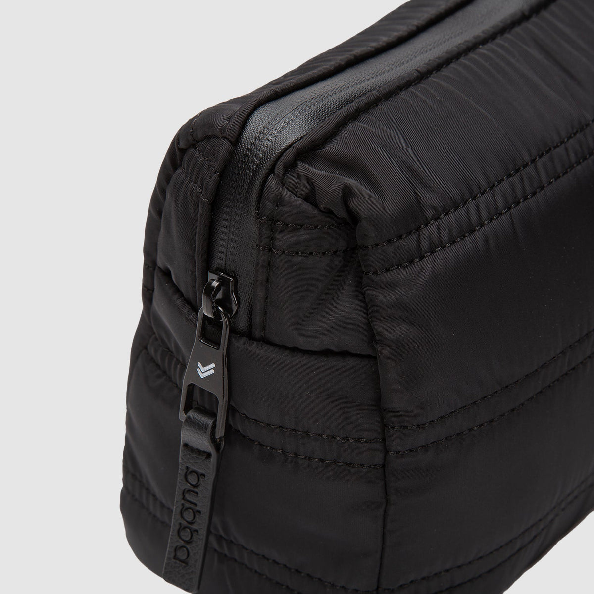 Neceser Originals Matte Black Velvet (M) detalle del cierre