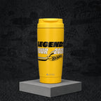 Vaso Térmico para Café Mug Hot Wheels Legends Turbo Yellow 590 ml UMA — ambientado sobre fondo Hot Wheels Legends