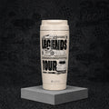 Vaso Térmico para Café Mug Hot Wheels Legends Tour Beige 590 ml UMA — ambientado sobre fondo Hot Wheels Legends