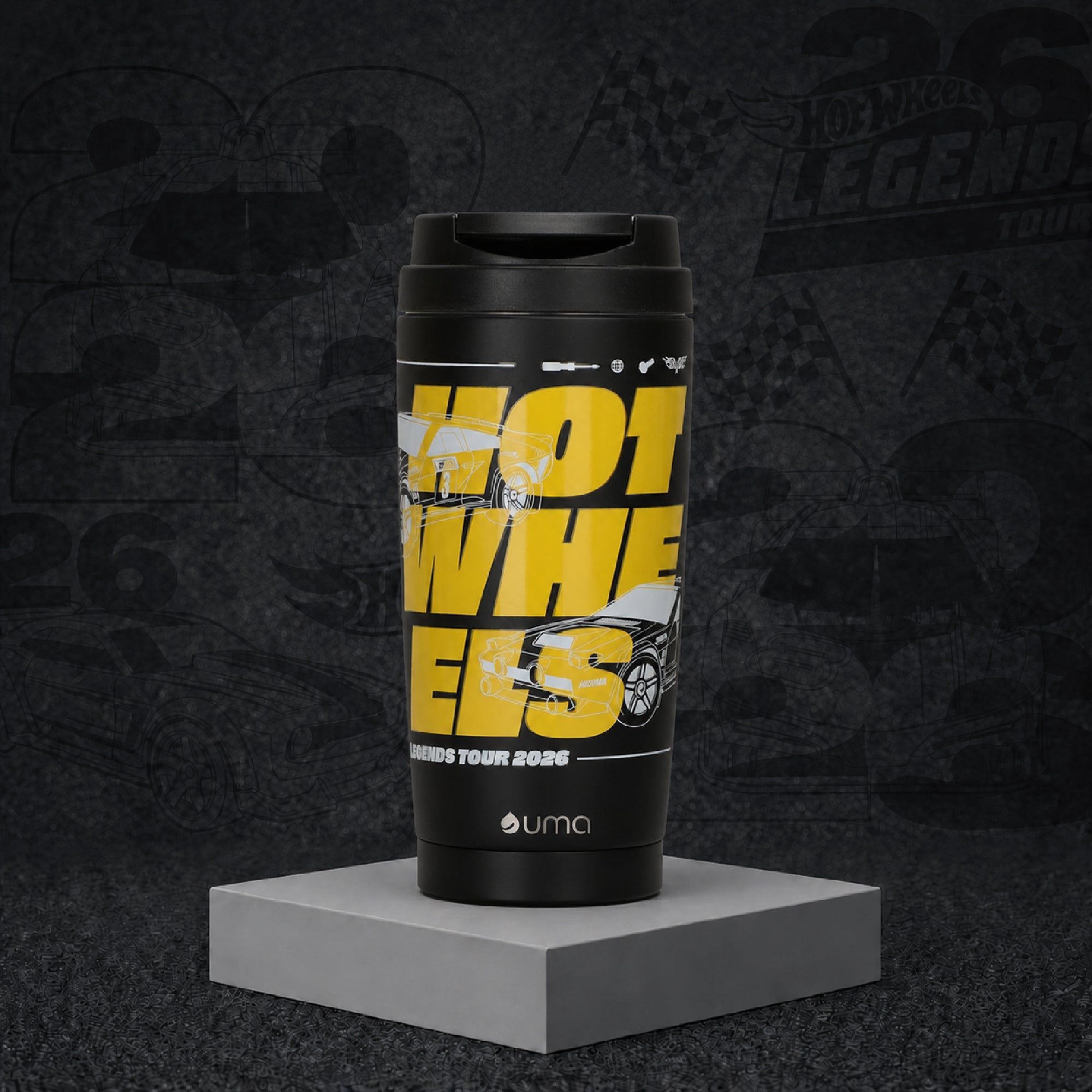 Vaso Térmico para Café Mug Hot Wheels Legends Champ Black 590 ml UMA — ambientado sobre fondo Hot Wheels Legends