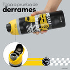 Botella Térmica Insulada Hot Wheels Legends Drift Yellow Lid 750 ml UMA — tapa a prueba de derrames, en uso
