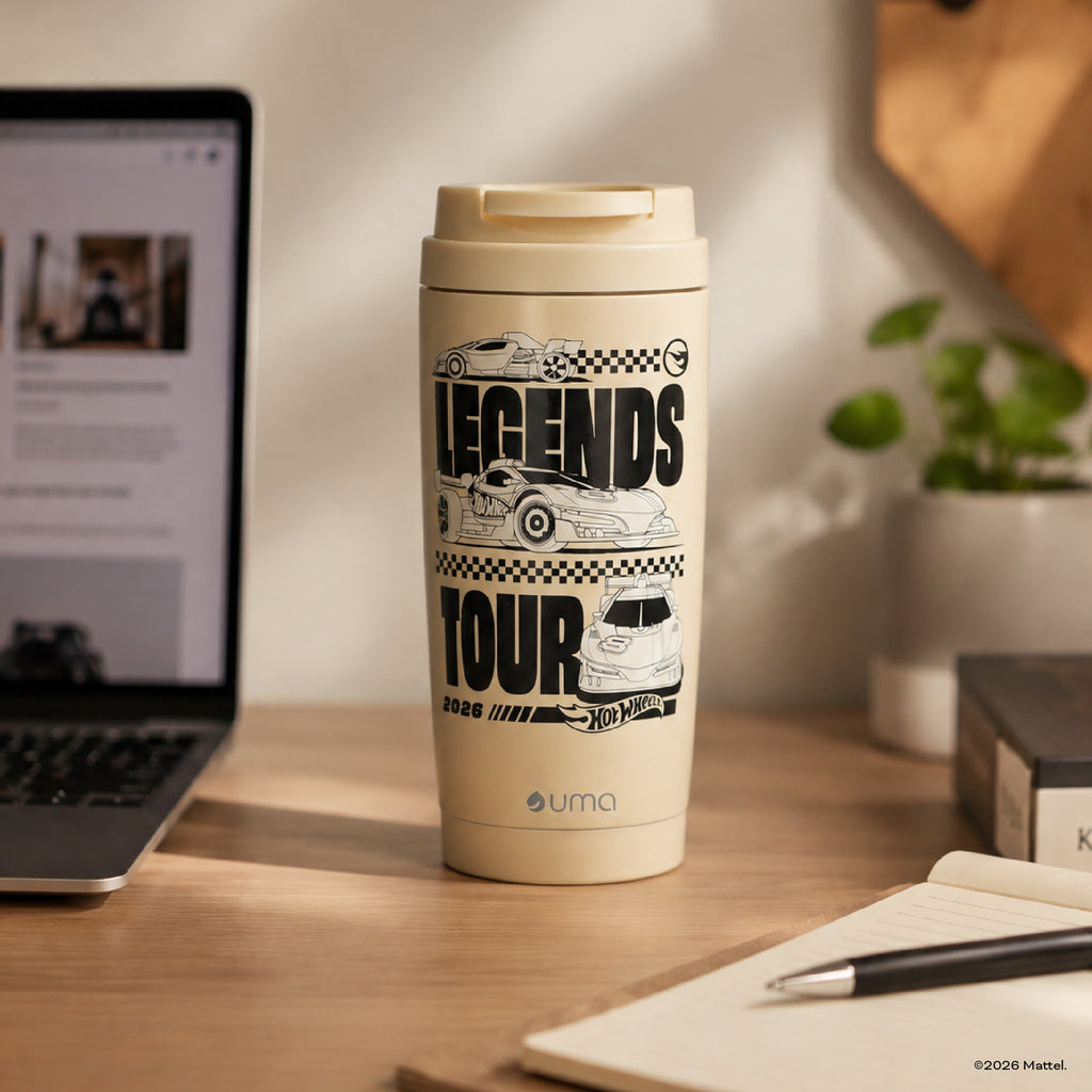 Vaso Térmico para Café Mug Hot Wheels Legends Tour Beige 590 ml UMA — en el portavasos del auto