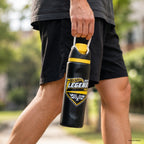 Botella Térmica Insulada Hot Wheels Legends Finish Black 750 ml UMA — sobre el escritorio, lista para salir