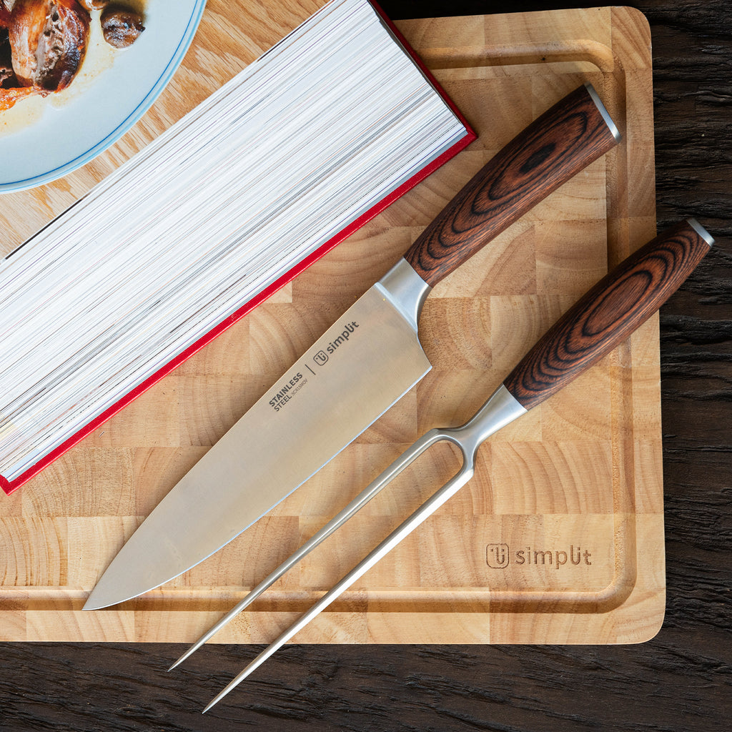 Simplit Pack Parrillero cuchillo, tenedor y tabla 40x28 cm — cuchillo y tenedor sobre la tabla