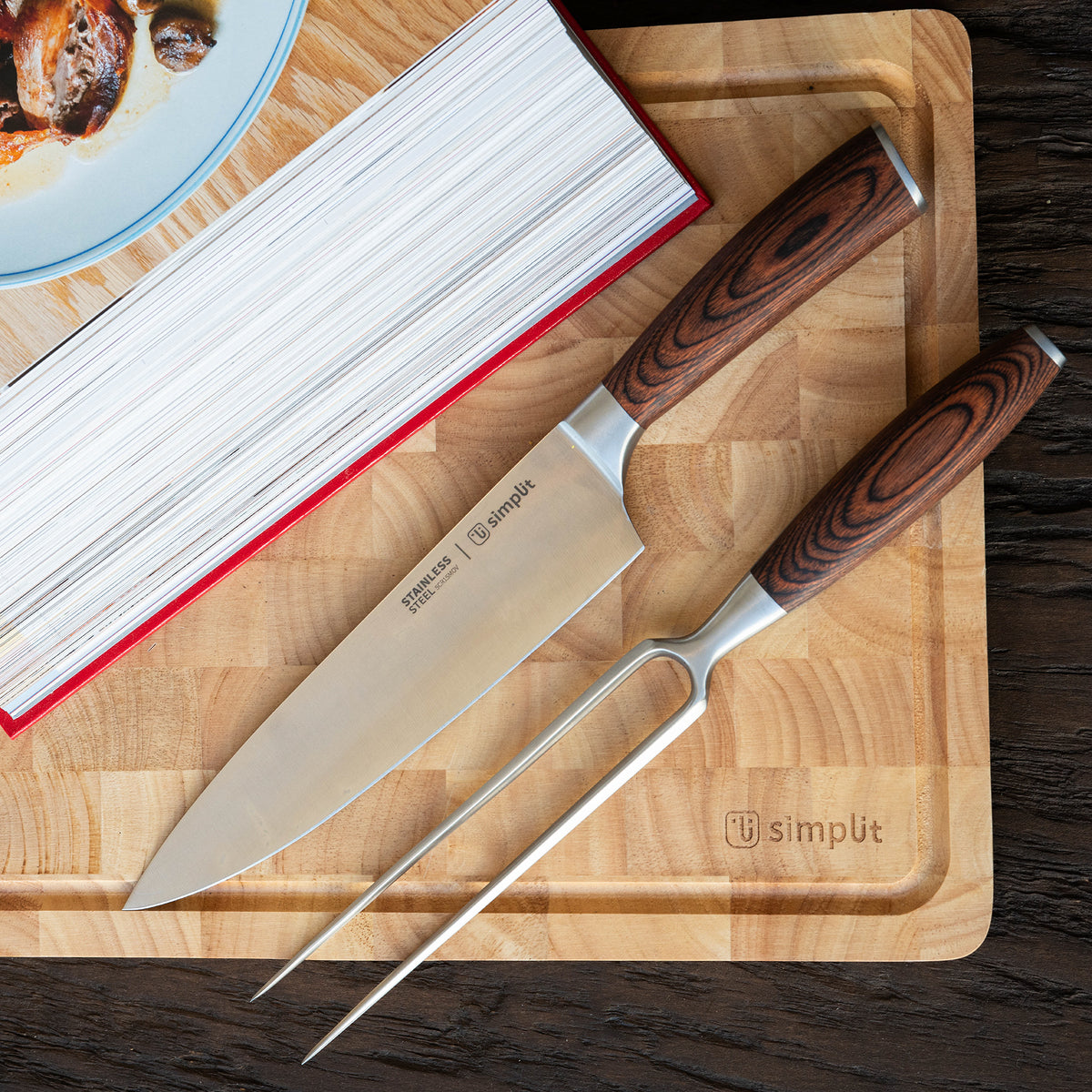 Simplit Pack Parrillero cuchillo, tenedor y tabla 40x28 cm — cuchillo y tenedor sobre la tabla