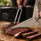 Simplit Pack Parrillero cuchillo, tenedor y tabla 40x28 cm — trinchando carne asada sobre la tabla