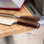 Simplit Set Parrillero Toledo cuchillo 21 cm y tenedor — detalle del mango de madera Pakka