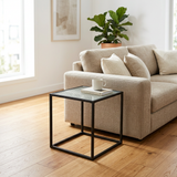 Mesa Metal Negro Vidrio 35x35cm en dormitorio escandinavo - DAY Francia