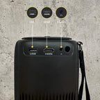 LEVO Proyector Nova — imagen proyectada en sala oscurecida sobre telón 100 pulgadas