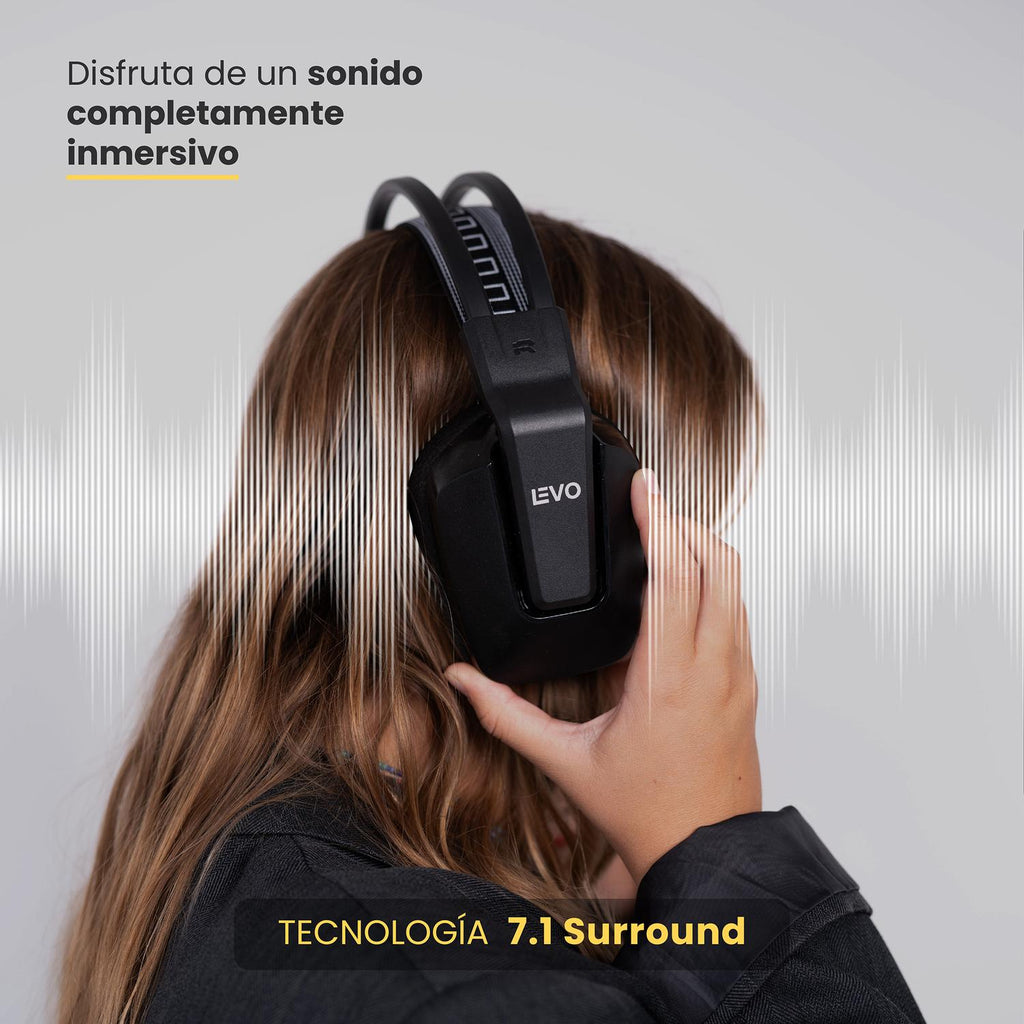 LEVO Zenit Elite negro — mujer joven usando los audífonos, lifestyle lateral