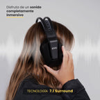LEVO Zenit Elite negro — mujer joven usando los audífonos, lifestyle lateral