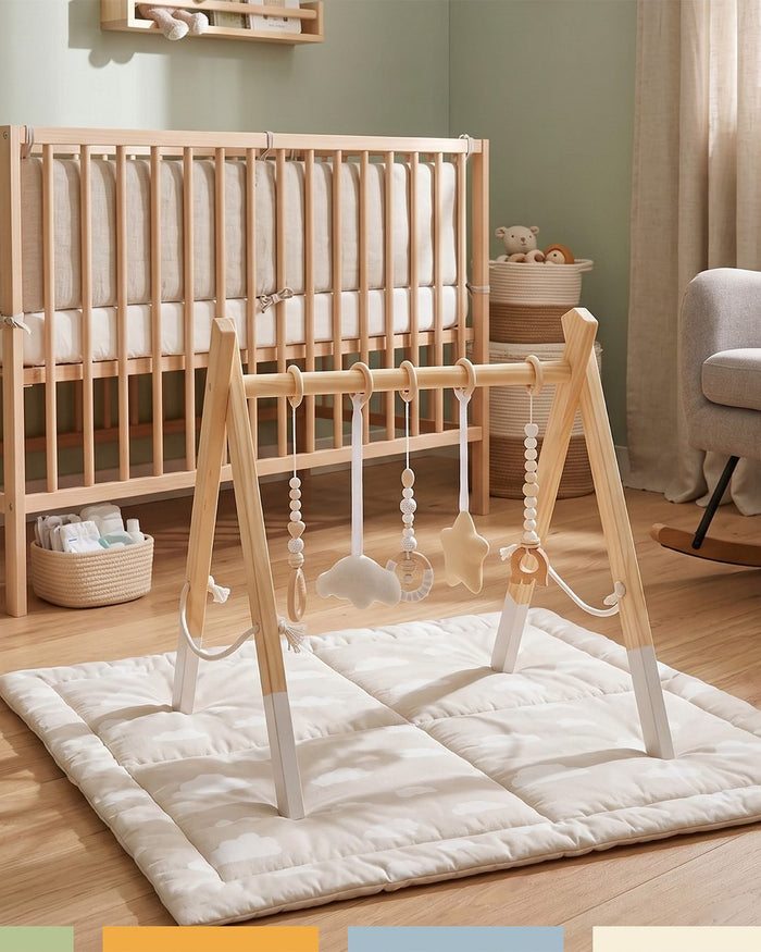 Gimnasio de madera para bebe Bandu sobre manta de juego