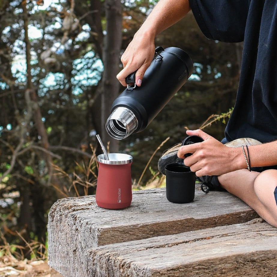 Termo Liquido Black 1,3 lts + Mate Bombilla Red Lhotse