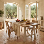 Mesa Comedor Olbia en terraza mediterranea con olivos y piso terracotta