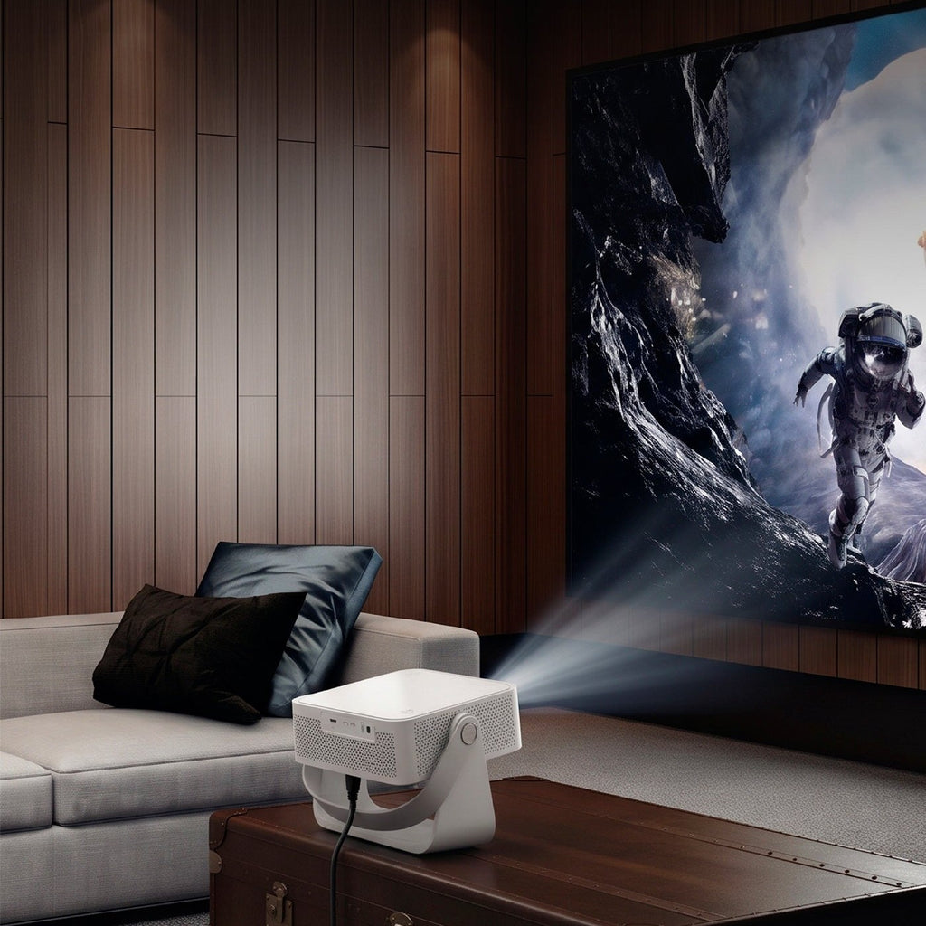 LEVO Proyector Portátil Smart Novus proyectando una película en el living