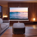 Proyector Flux y telón 100" LEVO, en uso en el living