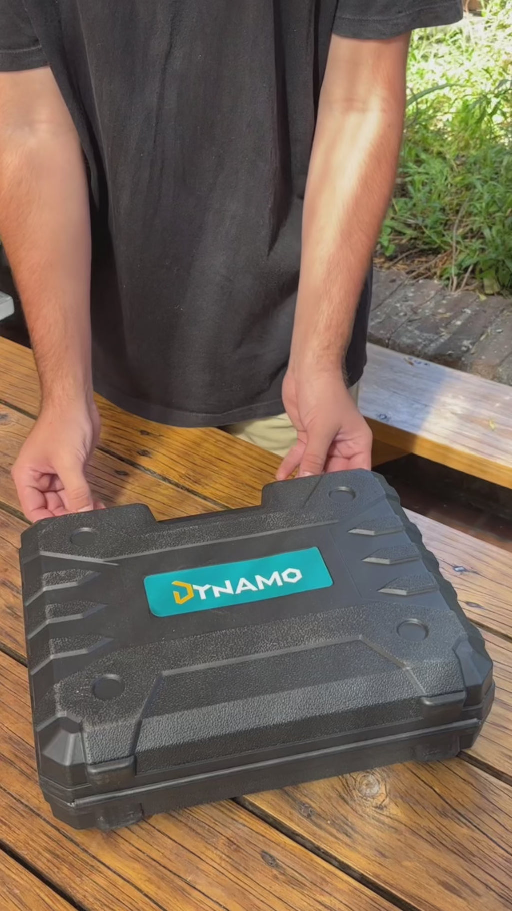 Video Llave de Impacto Inalámbrica Dynamo 21V + 2 Baterias y Acss